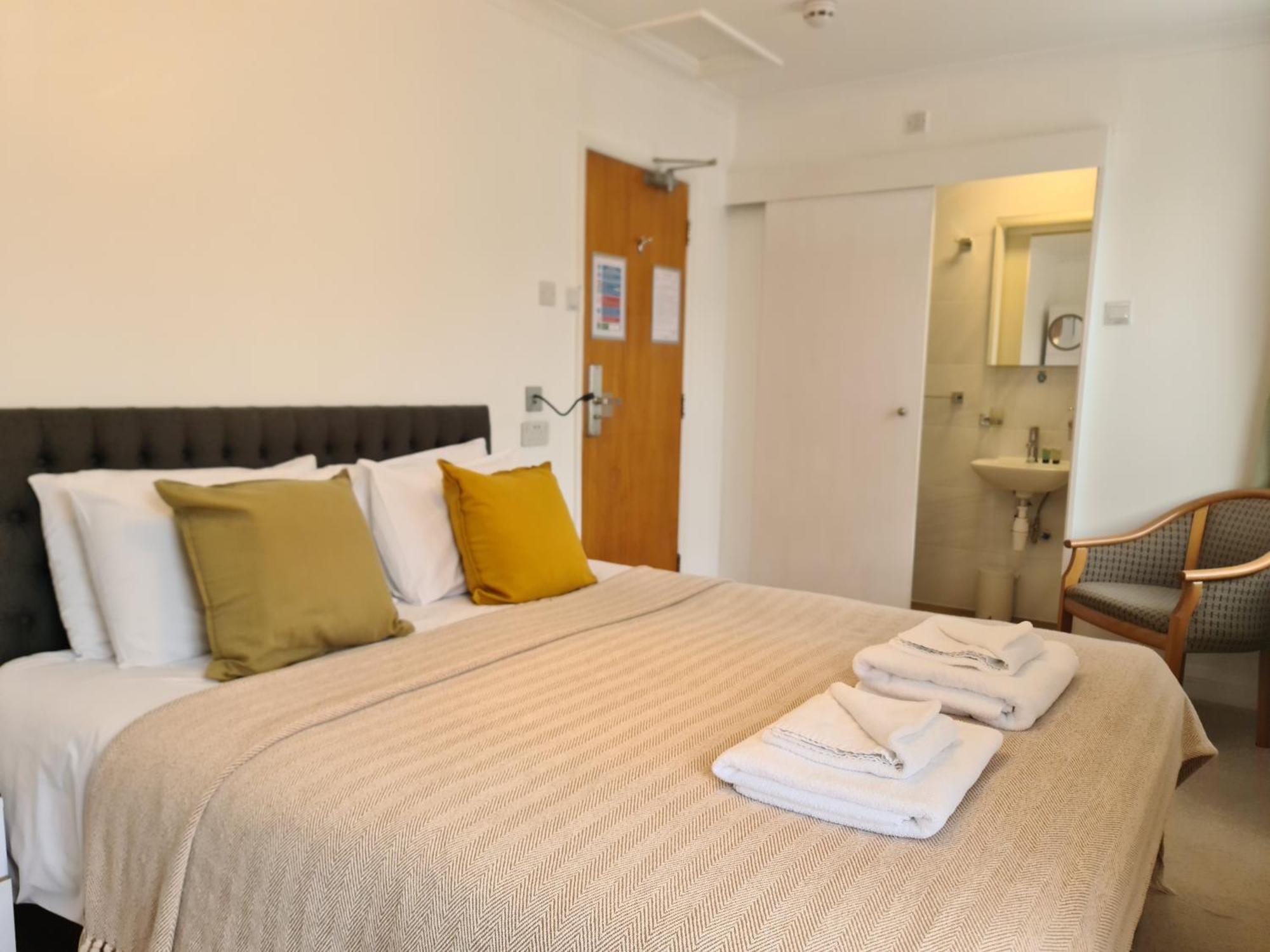 The Torland - Paignton Seafront - Free Parking, All Rooms En-Suite Экстерьер фото