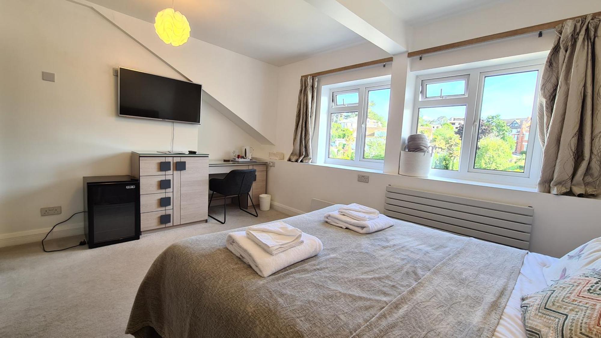 The Torland - Paignton Seafront - Free Parking, All Rooms En-Suite Экстерьер фото